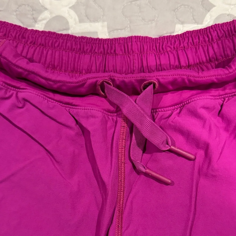 lululemon athletica Hotty Hot Shorts - Picture 6 of 6